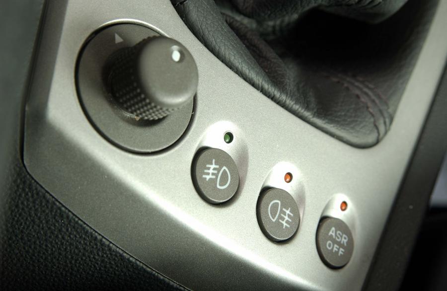 Детали интерьера Alfa Romeo 156 GTA (932A) 2003 года  (ZA) (фото 3 из 28)